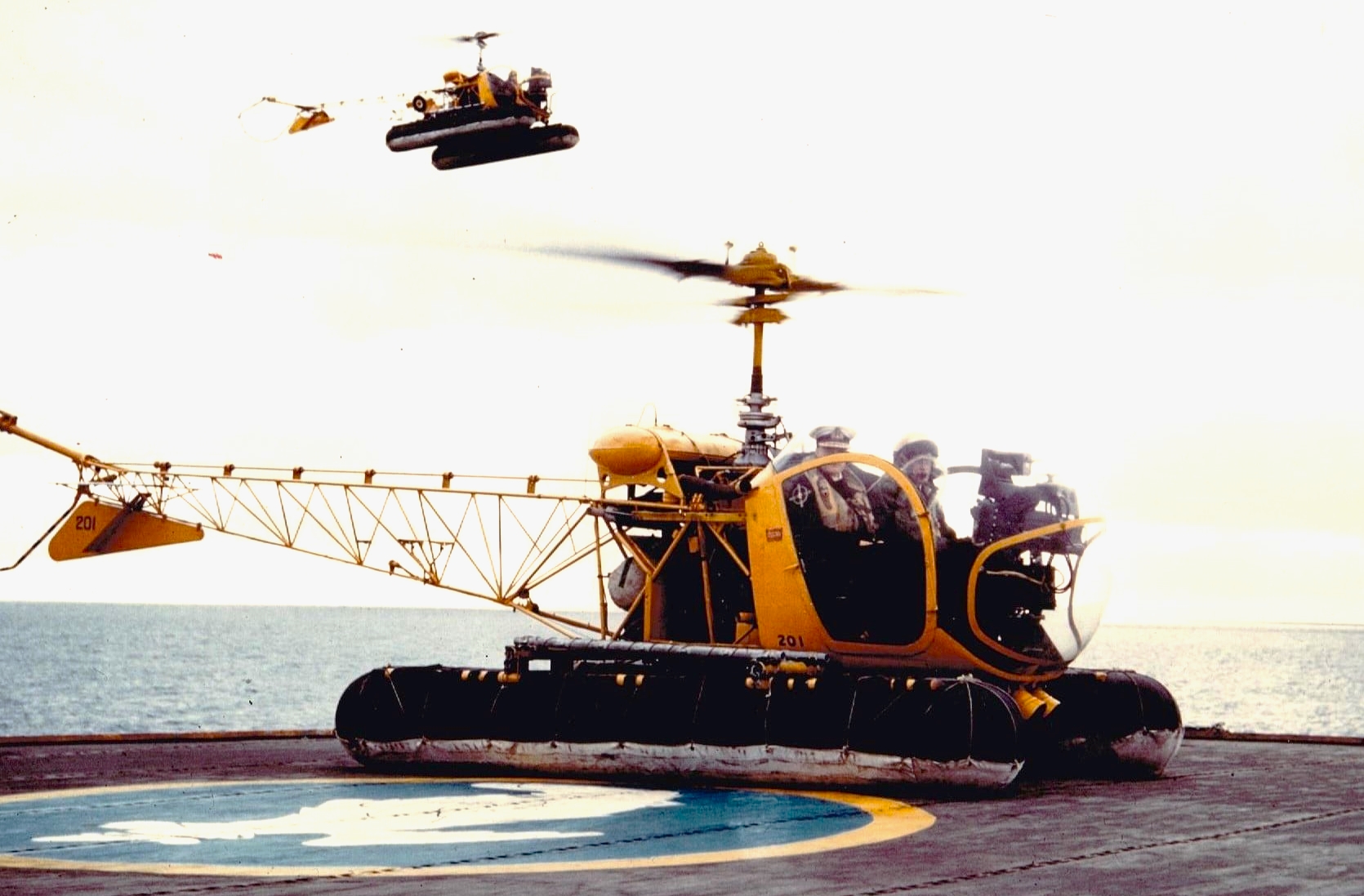 canadian-warplanes-7-bell-h-13b-sioux-and-bell-htl-6-sioux-helicopter
